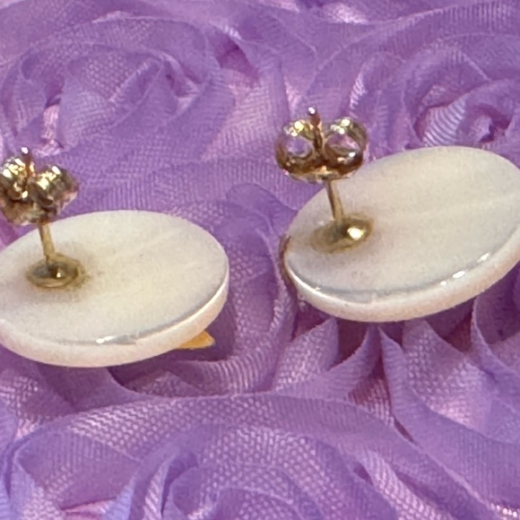 Mother of pearl disc earrings w/ 14k gold diamond- cut accents & posts - Picture 5 of 6